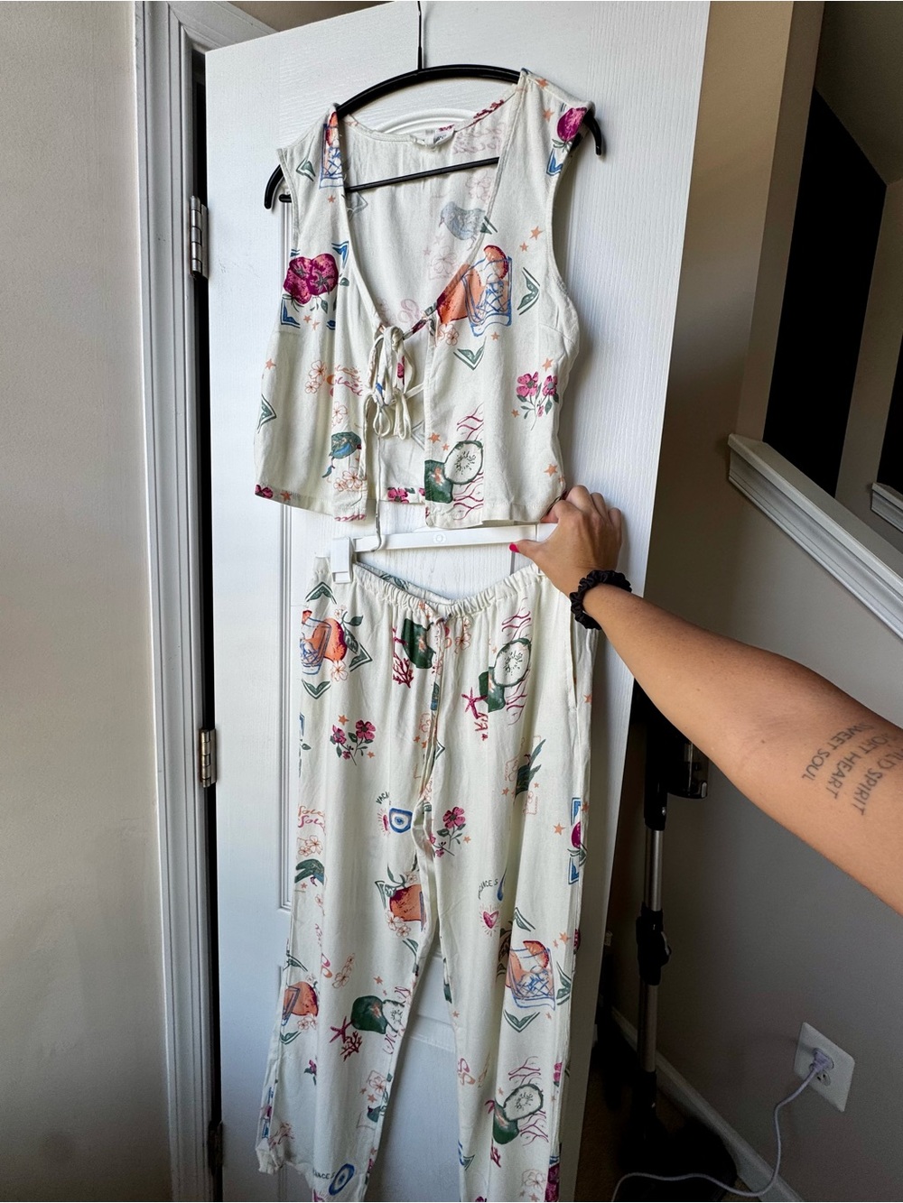 Cream Floral Print Two-Piece Set - Tie-Front Crop Top & Lounge Pants